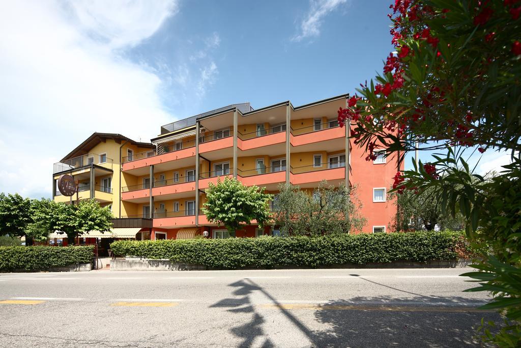 Hotel San Vito Бардолино Екстериор снимка